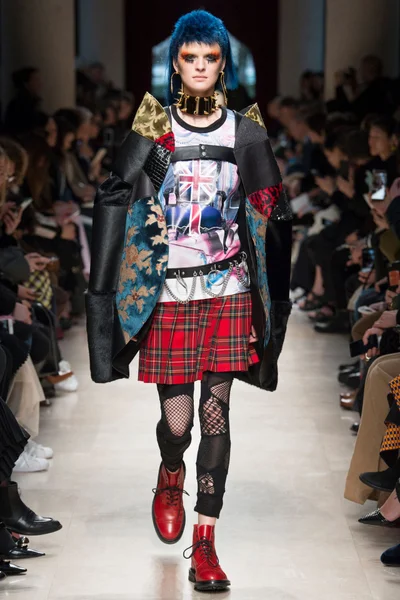 Look 30